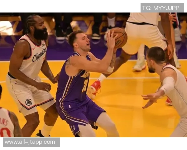 战力榜揭晓雷霆掘金火箭强势领跑湖人下滑至第七勇士与快船表现不佳 战力榜揭晓雷霆掘金火箭强势领跑湖人下滑至第七勇士与快船表现不佳